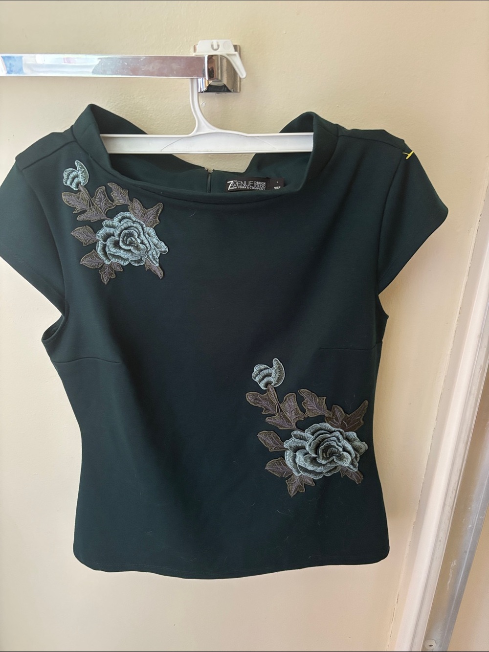 New York & Company Dark Green Floral Appliqué Cap Sleeve Top